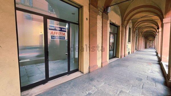 negozio in affitto a Bologna in zona Saragozza