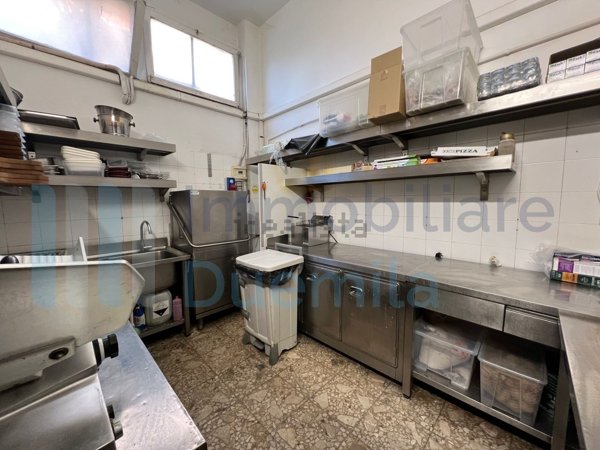 negozio in affitto a Bologna in zona Barca