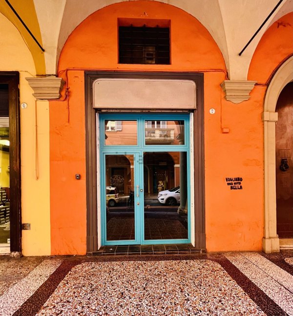 negozio in affitto a Bologna in zona San Vitale