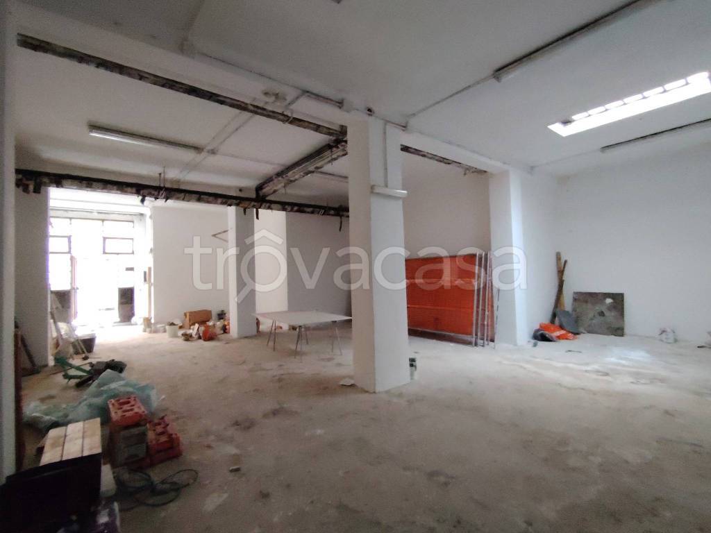 locale commerciale in affitto a Bologna in zona San Donato