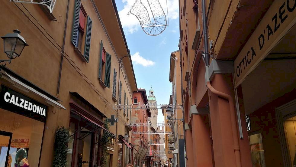 negozio in affitto a Bologna in zona Centro Storico