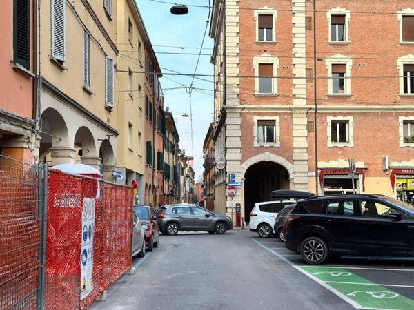 negozio in affitto a Bologna in zona Centro Storico