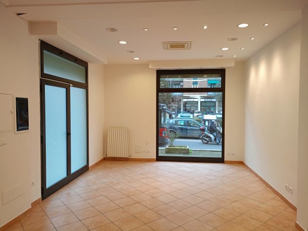 negozio in affitto a Bologna in zona Saragozza