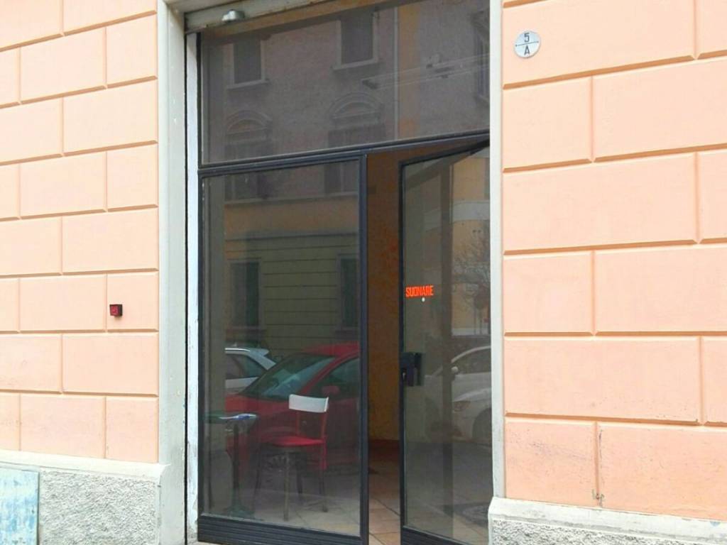 negozio in affitto a Bologna in zona Saffi