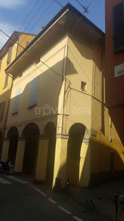 negozio in affitto a Bologna in zona Saragozza