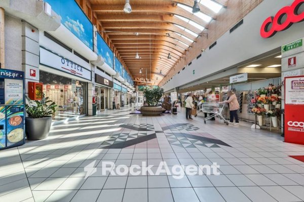 locale commerciale in affitto a Bologna