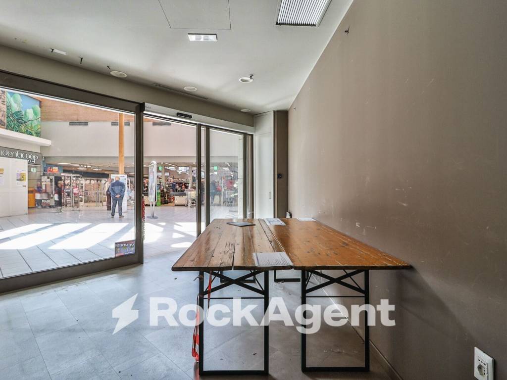 locale commerciale in affitto a Bologna