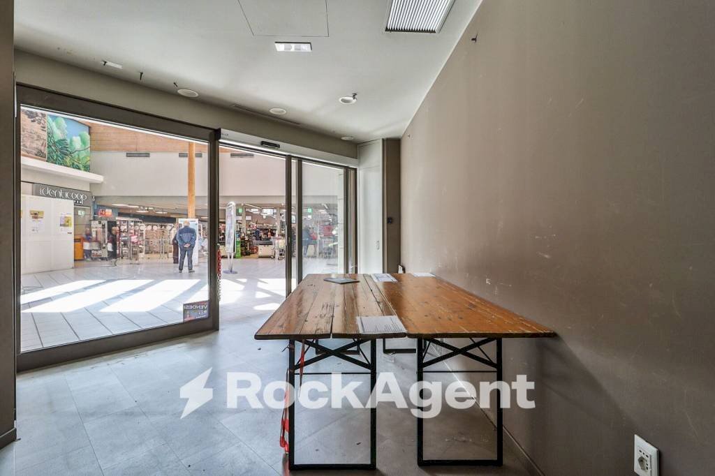 locale commerciale in affitto a Bologna