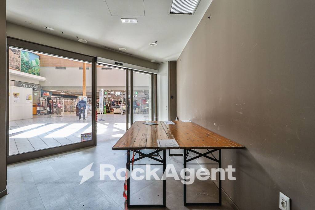 locale commerciale in affitto a Bologna