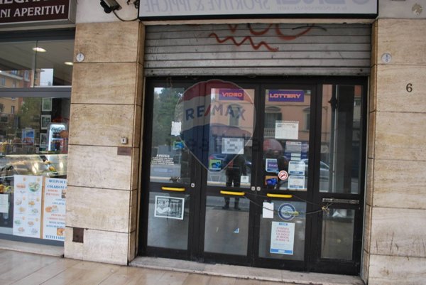 negozio in affitto a Bologna in zona Saffi