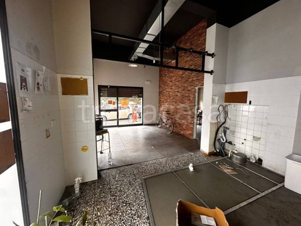 negozio in affitto a Bologna in zona Murri