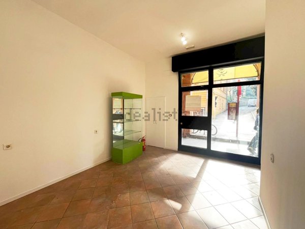 negozio in affitto a Bologna in zona Saragozza