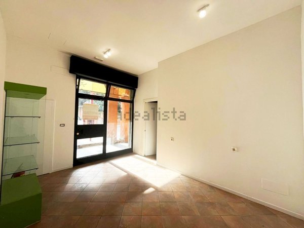 negozio in affitto a Bologna in zona Saragozza