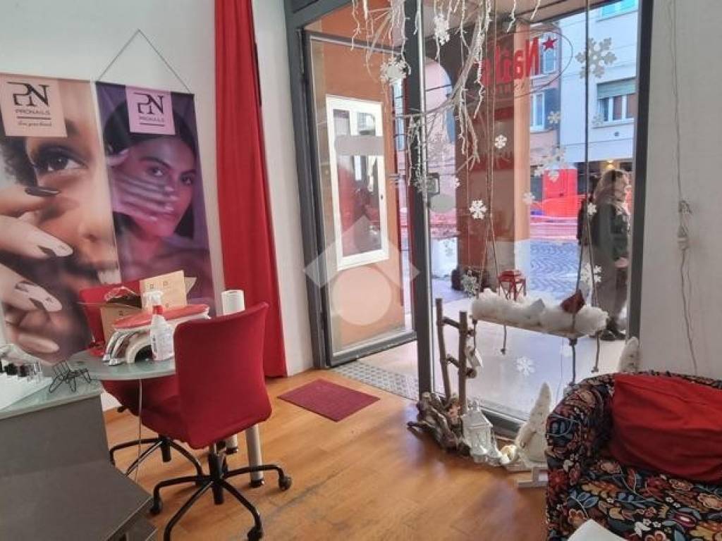 negozio in affitto a Bologna