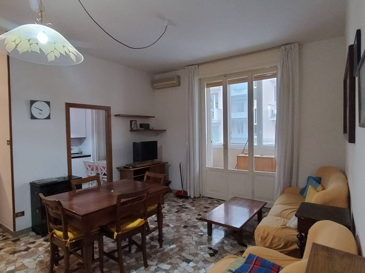 negozio in affitto a Bologna in zona Santo Stefano