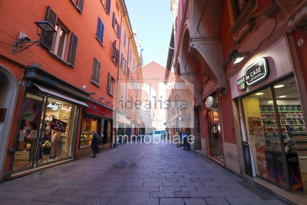 locale commerciale in affitto a Bologna in zona Centro Storico