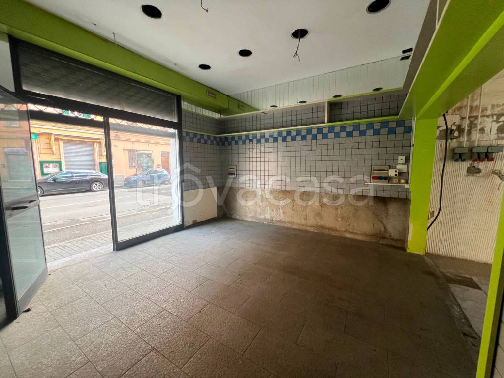 negozio in affitto a Bologna in zona Saffi