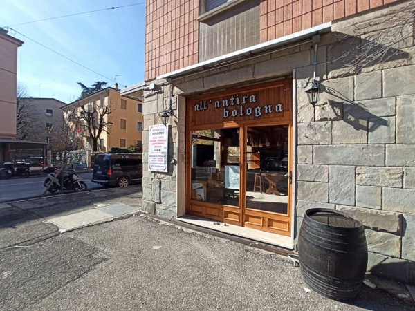 negozio in affitto a Bologna