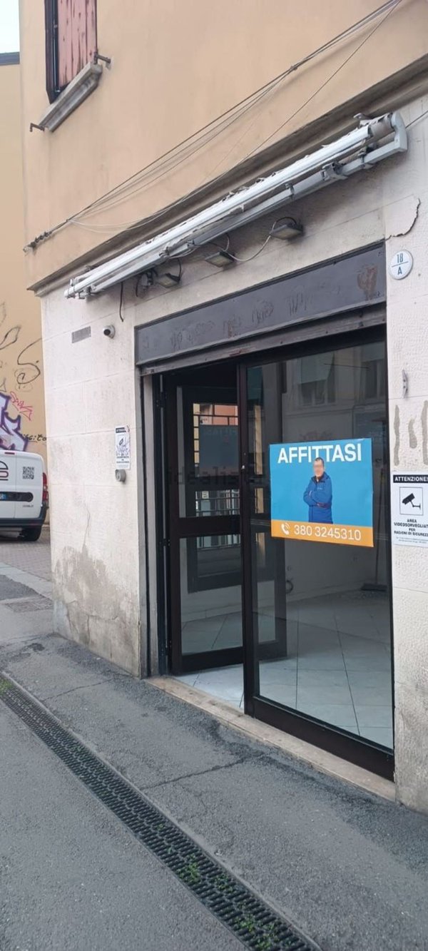 negozio in affitto a Bologna in zona San Vitale