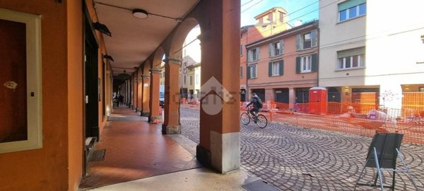locale commerciale in affitto a Bologna
