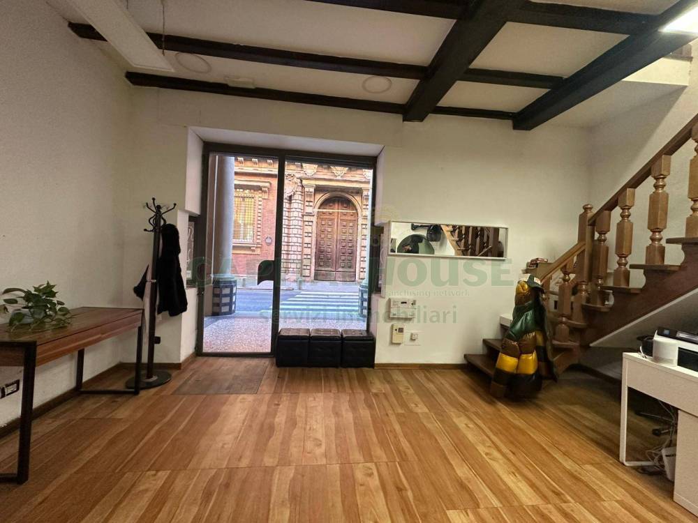 locale commerciale in affitto a Bologna in zona San Vitale