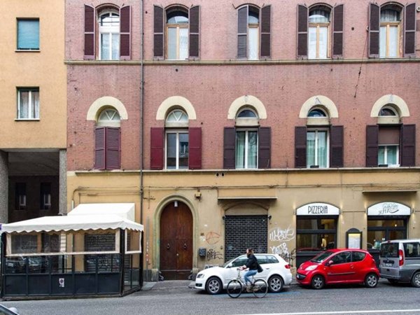negozio in affitto a Bologna in zona Centro Storico