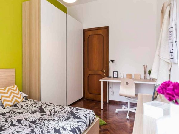 negozio in affitto a Bologna in zona Saragozza