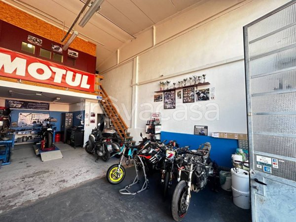 locale commerciale in affitto a Bologna in zona Corticella