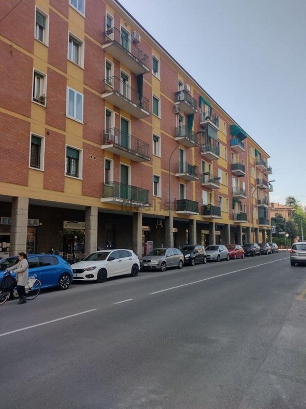negozio in affitto a Bologna in zona Saffi