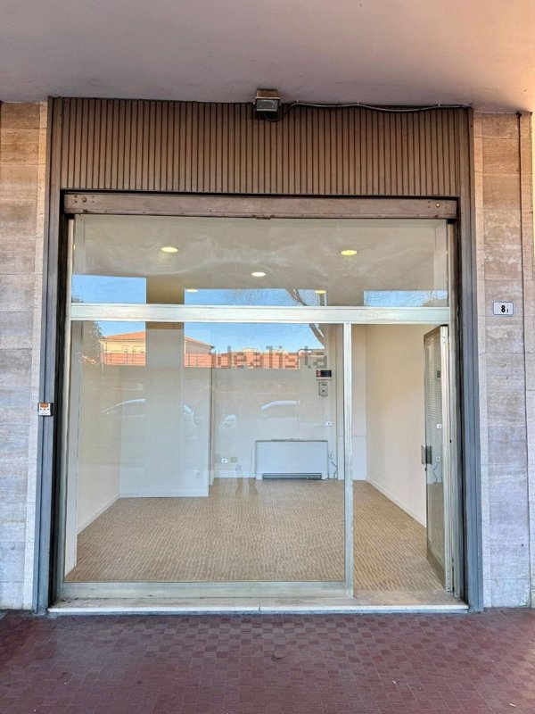 negozio in affitto a Bologna in zona Saffi