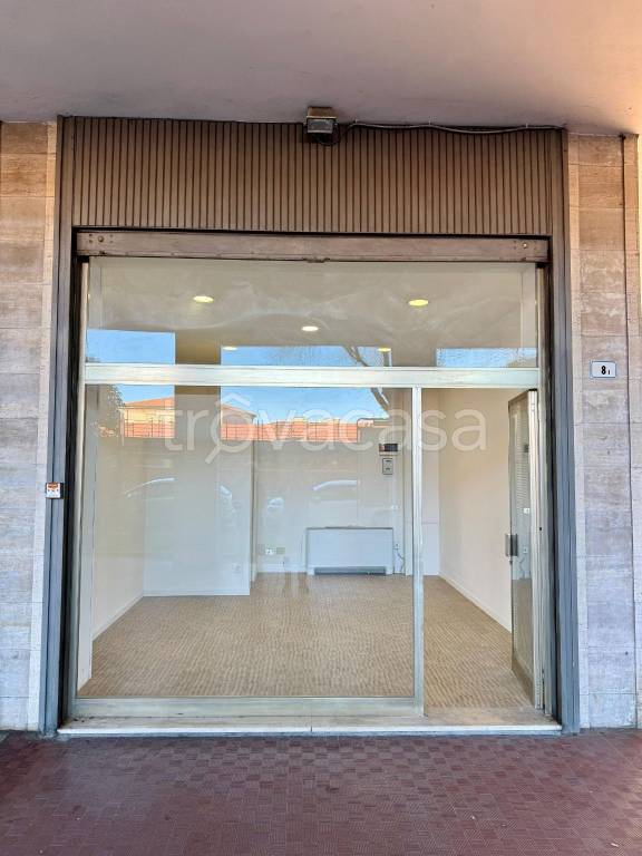 negozio in affitto a Bologna in zona Saffi