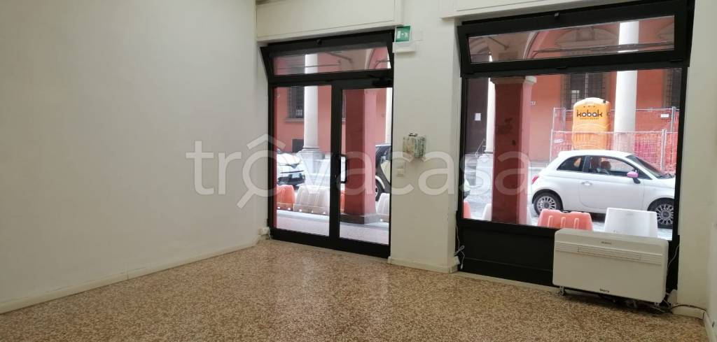 negozio in affitto a Bologna in zona Santo Stefano