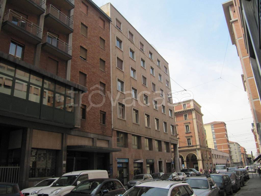 negozio in affitto a Bologna in zona Quartiere Porto