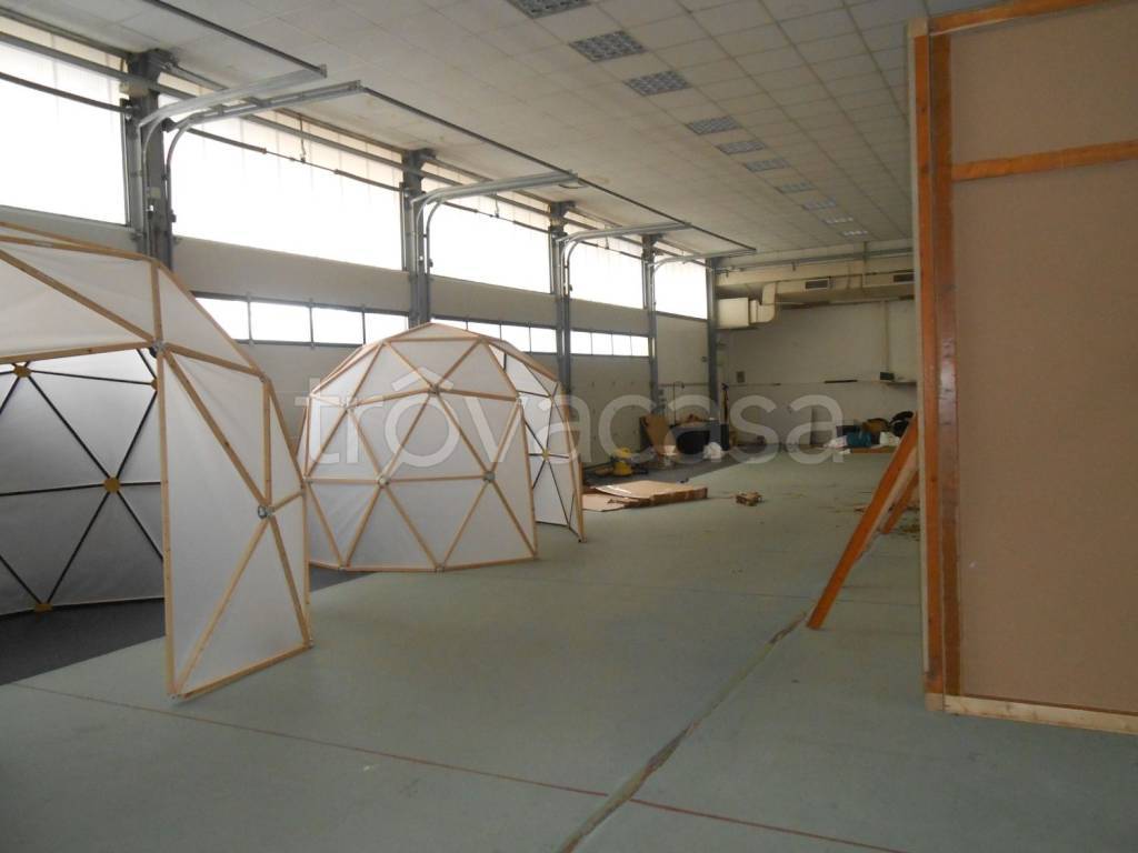 locale commerciale in affitto a Bologna in zona Savena