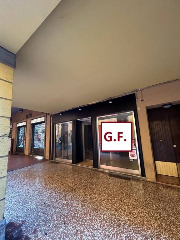 negozio in affitto a Bologna in zona San Vitale