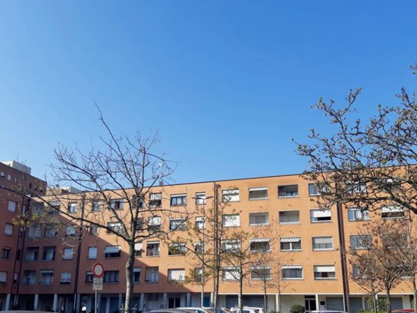 negozio in affitto a Bologna in zona Reno