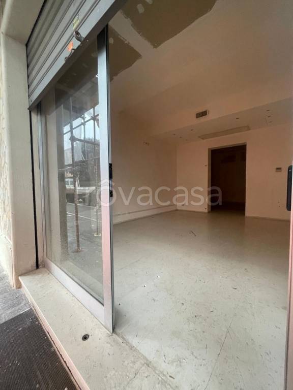 negozio in affitto a Bologna in zona Saragozza