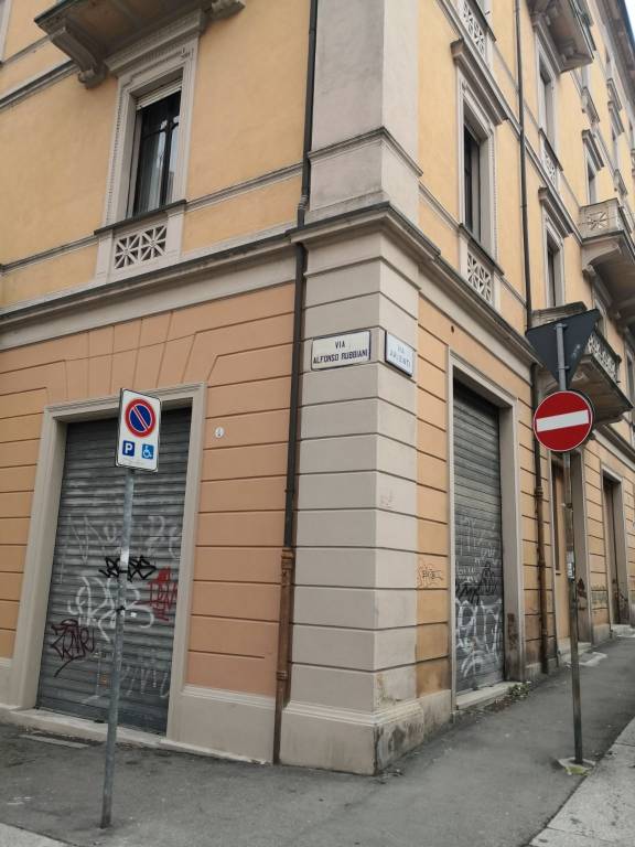 negozio in affitto a Bologna in zona Santo Stefano