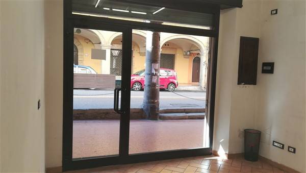 negozio in affitto a Bologna