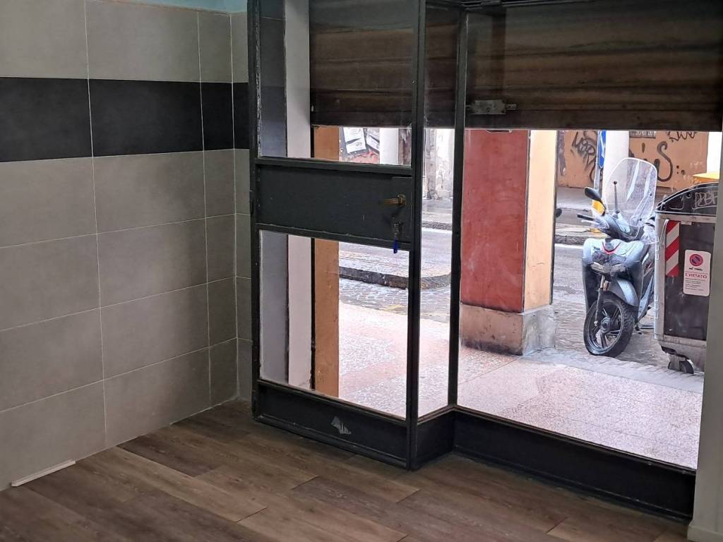 negozio in affitto a Bologna in zona Centro Storico