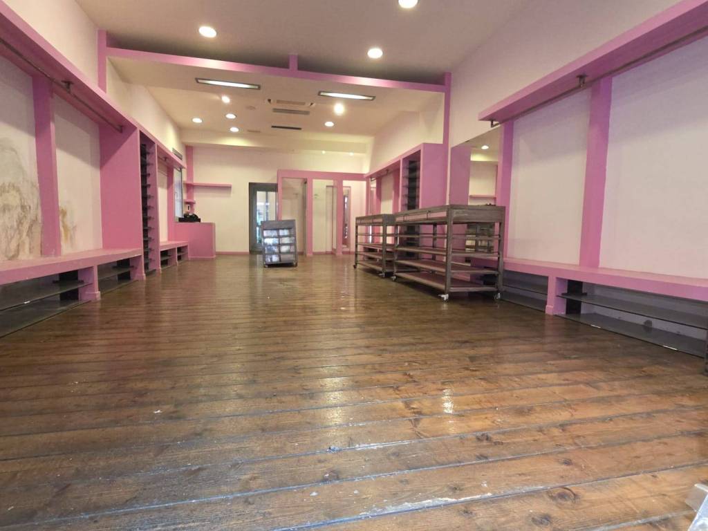 negozio in affitto a Bologna in zona Centro Storico