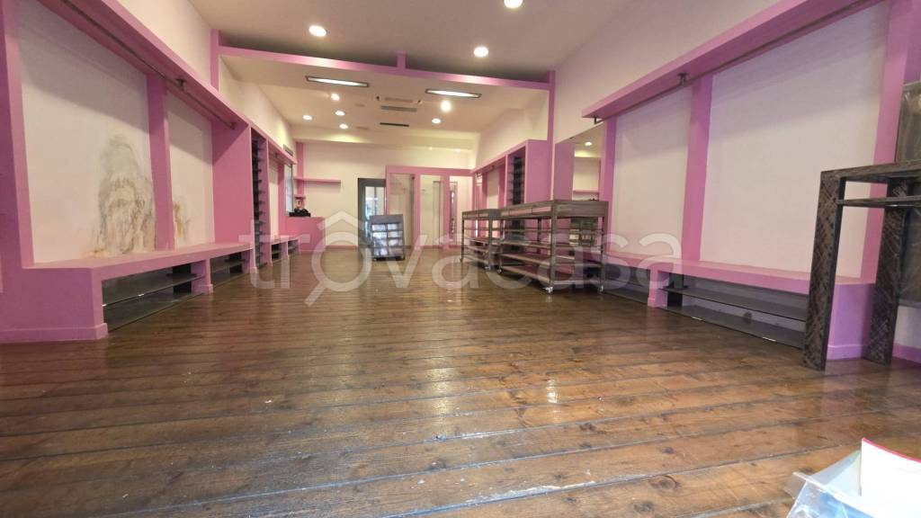 negozio in affitto a Bologna in zona San Vitale