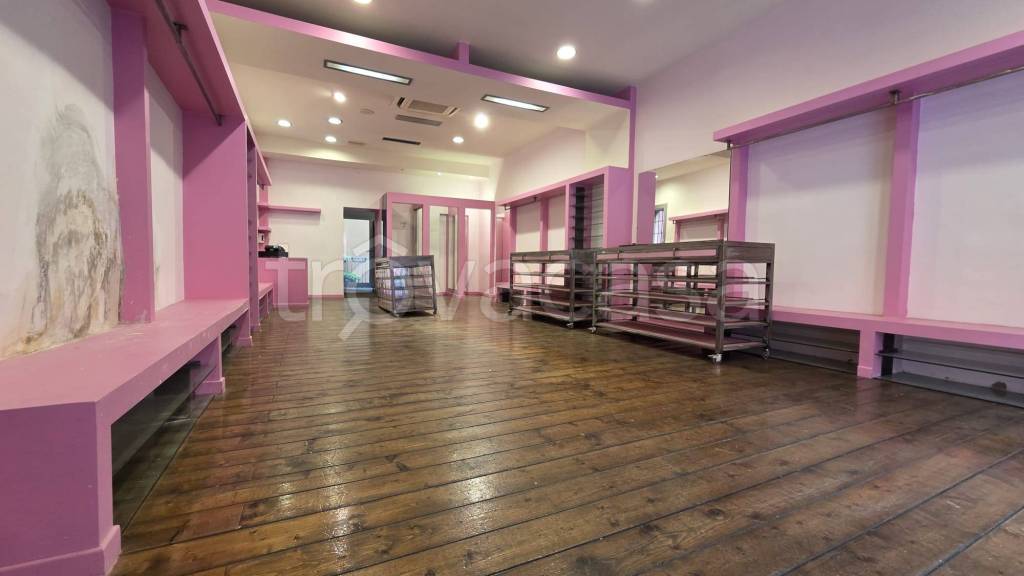 negozio in affitto a Bologna in zona San Vitale