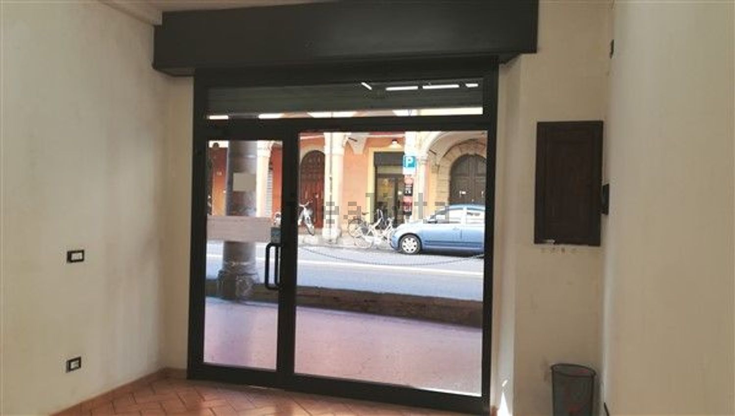 negozio in affitto a Bologna in zona Centro Storico