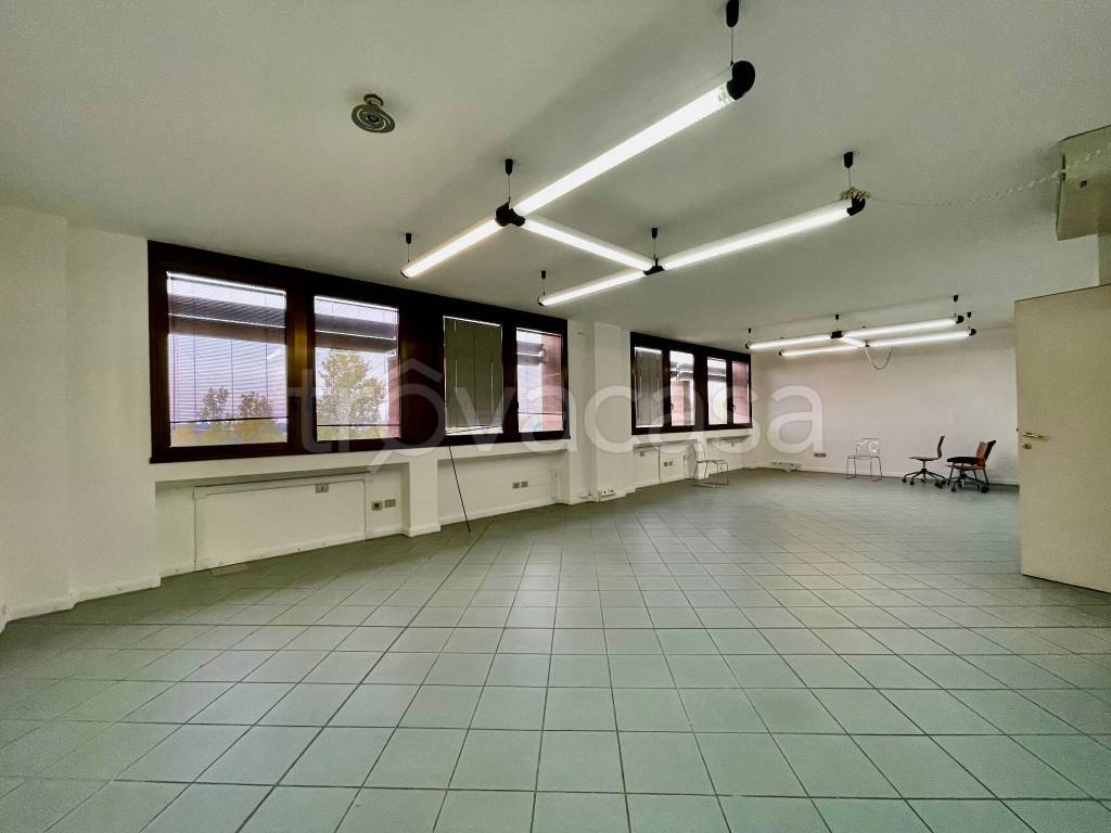 ufficio in affitto a Bologna in zona Corticella