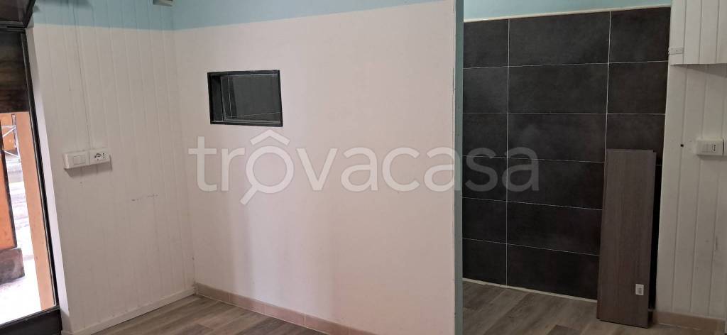 negozio in affitto a Bologna in zona Saragozza