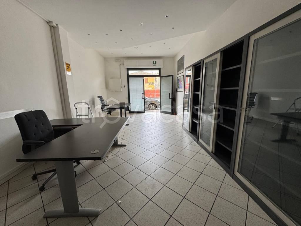 negozio in affitto a Bologna in zona San Vitale