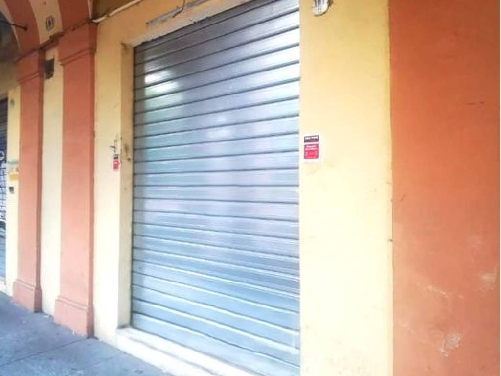 negozio in affitto a Bologna in zona Saragozza