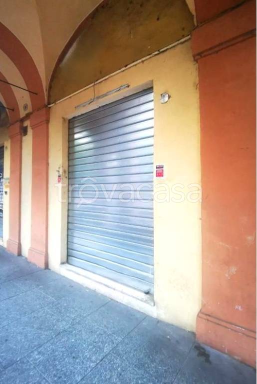 negozio in affitto a Bologna in zona Saragozza