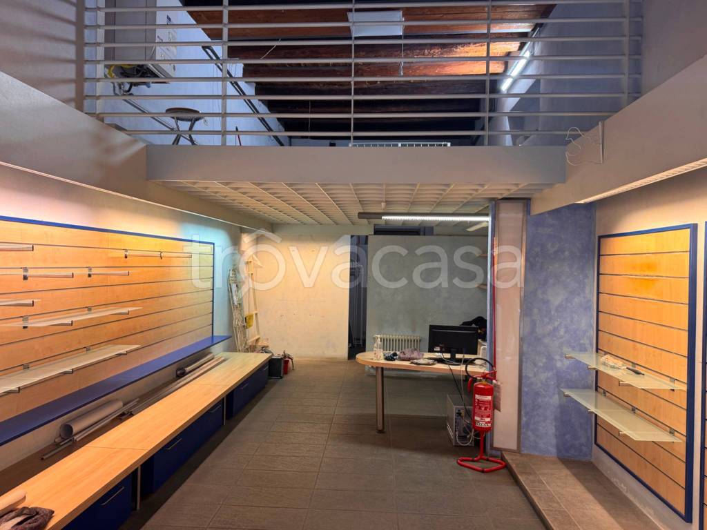 negozio in affitto a Bologna in zona San Vitale